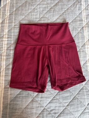 Aritzia Golden High-Waist Women’s Bike Shorts — Burgundy